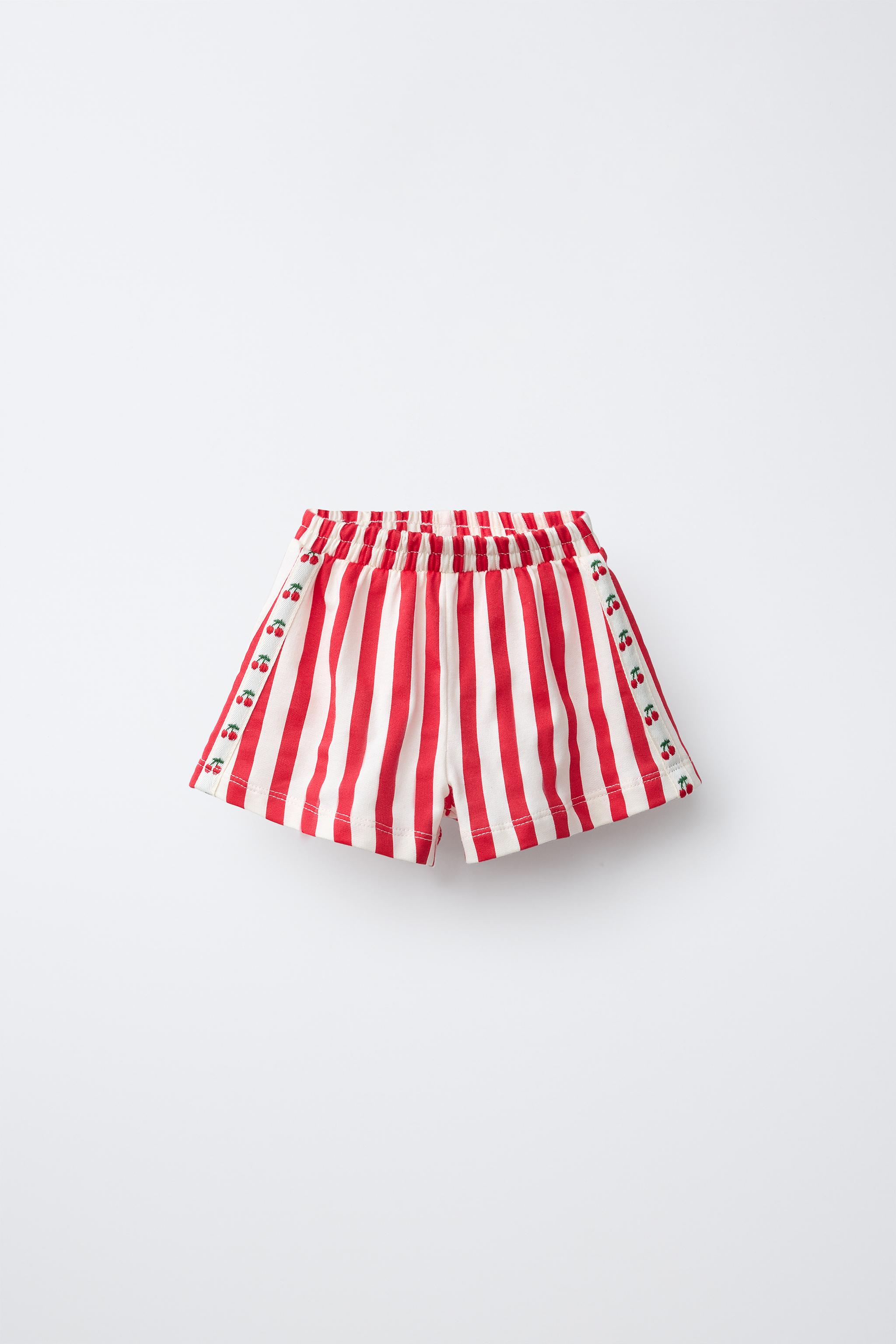 SHORT À RAYURES ET BANDES